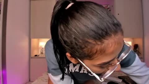 ariannavega_ online show from May 25, 12:04 pm