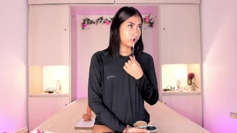 ariannavega_ online show from May 4, 11:58 am
