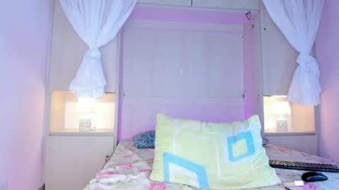 ariannavega_ online show from May 22, 12:03 pm