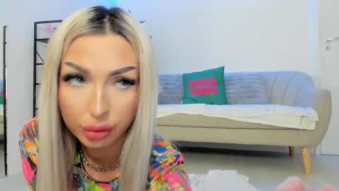 Arianna online show from April 8, 8:05 am