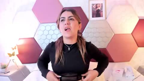 aria online show from April 16, 9:39 pm