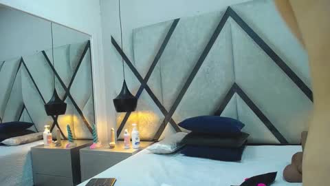 ariawillss online show from December 16, 12:33 pm