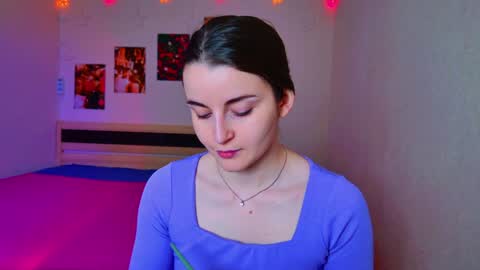Snapshot of arielstonks_lovee chatting on December 11, 3:35 am arielstonks_lovee online show from December 11, 3:35 am