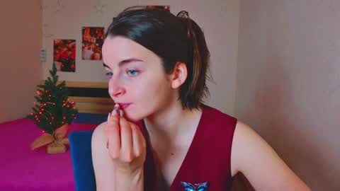 Snapshot of arielstonks_lovee chatting on December 19, 2:01 am arielstonks_lovee online show from December 19, 2:01 am