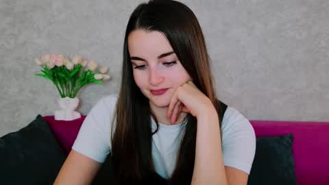 Snapshot of arielstonks_lovee chatting on September 10, 9:42 am arielstonks_lovee online show from September 10, 9:42 am