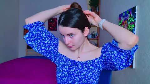 Snapshot of arielstonks_lovee chatting on January 31, 6:35 am arielstonks_lovee online show from January 31, 6:35 am