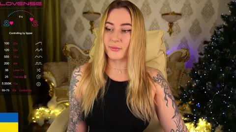 Snapshot of arolinanight chatting on December 20, 9:28 pm AROLINA online show from December 20, 9:28 pm