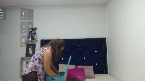 Snapshot of artemiza_love_ chatting on January 18, 12:04 pm artemiza online show from January 18, 12:04 pm