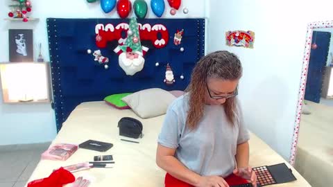 Snapshot of artemiza_love_ chatting on December 23, 7:20 pm artemiza online show from December 23, 7:20 pm