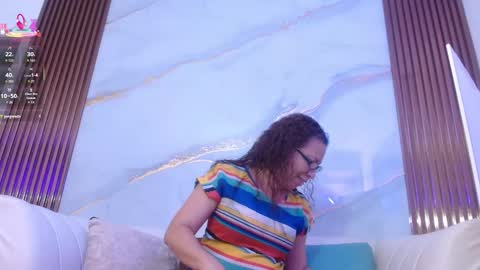 Snapshot of artemiza_love_ chatting on September 16, 12:24 pm artemiza online show from September 16, 12:24 pm