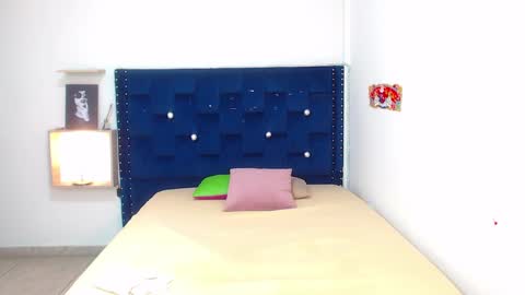 Snapshot of artemiza_love_ chatting on January 8, 7:13 pm artemiza online show from January 8, 7:13 pm