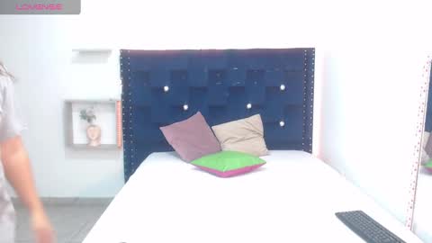 Snapshot of artemiza_love_ chatting on January 28, 12:22 pm artemiza online show from January 28, 12:22 pm