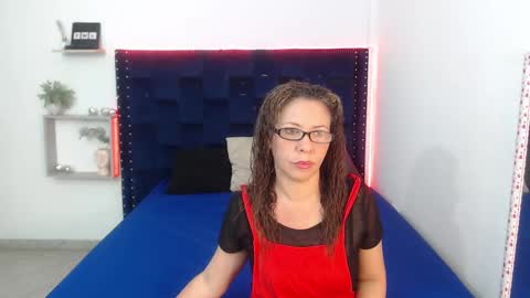 Snapshot of artemiza_love_ chatting on February 12, 12:22 pm artemiza online show from February 12, 12:22 pm