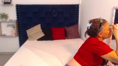 Snapshot of artemiza_love_ chatting on February 6, 12:15 pm artemiza online show from February 6, 12:15 pm