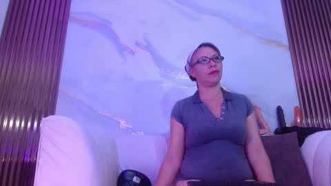 Snapshot of artemiza_love_ chatting on October 4, 12:33 pm artemiza online show from October 4, 12:33 pm