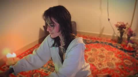 Snapshot of artgea chatting on October 30, 1:08 am Linda  independent model artgeea online show from October 30, 1:08 am