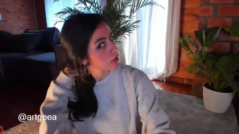 Snapshot of artgea chatting on February 9, 4:29 pm Linda  independent model artgeea online show from February 9, 4:29 pm