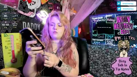 ArtsyHeartsyy online show from April 30, 1:33 am