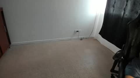 ash_smith1 online show from December 18, 8:13 pm