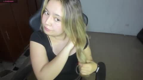 ash_smith1 online show from October 9, 10:36 pm