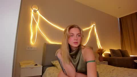 your pretty Ashley online show from June 29, 3:34 pm