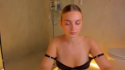 your pretty Ashley online show from June 19, 5:27 pm