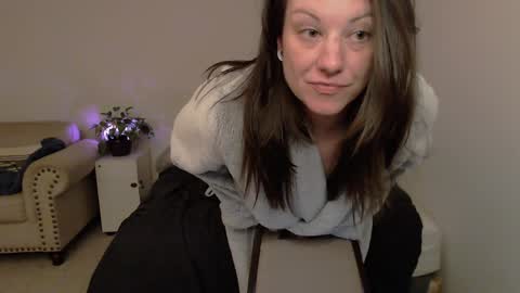 Snapshot of ashelynngrey1986 chatting on February 5, 5:41 am Ashelynn Grey online show from February 5, 5:41 am