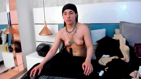 Ashkoreh online show from April 14, 8:42 pm