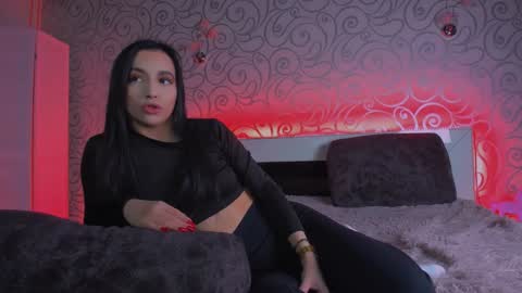 Snapshot of ashleroy chatting on December 20, 9:21 am veronika online show from December 20, 9:21 am
