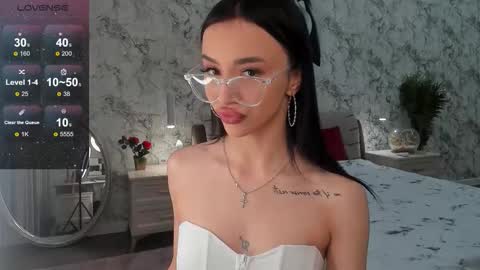 Snapshot of ashleroy chatting on September 16, 8:11 am veronika online show from September 16, 8:11 am