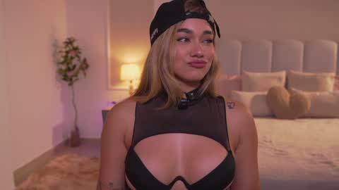  Ashley  online show from November 17, 1:39 am