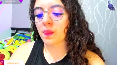 Snapshot of ashleykiim_ chatting on October 10, 12:48 am .. Ashley .. online show from October 10, 12:48 am