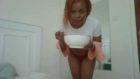 ashleywairimu00 online show from January 8, 12:20 pm