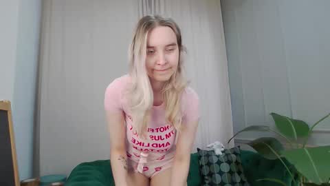 ashly_cherry online show from March 20, 11:37 am