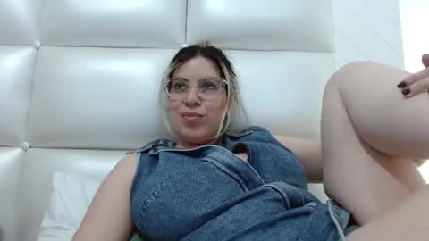 Snapshot of ashlymoon chatting on January 30, 12:07 am AshlyMoon online show from January 30, 12:07 am