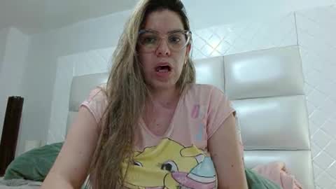 Snapshot of ashlymoon chatting on December 24, 3:38 am AshlyMoon online show from December 24, 3:38 am