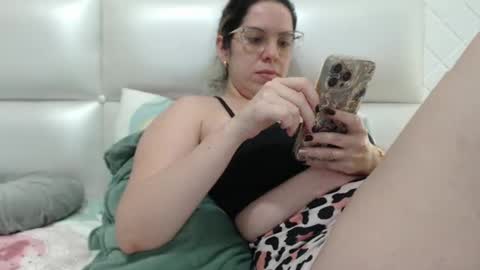 Snapshot of ashlymoon chatting on February 26, 2:08 am AshlyMoon online show from February 26, 2:08 am