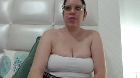 Snapshot of ashlymoon chatting on February 23, 1:42 am AshlyMoon online show from February 23, 1:42 am