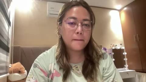 Snapshot of asianbunny10 chatting on October 19, 6:15 am Curvy online show from October 19, 6:15 am