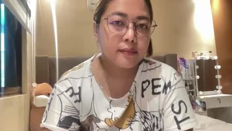 Snapshot of asianbunny10 chatting on October 3, 3:00 am Curvy online show from October 3, 3:00 am