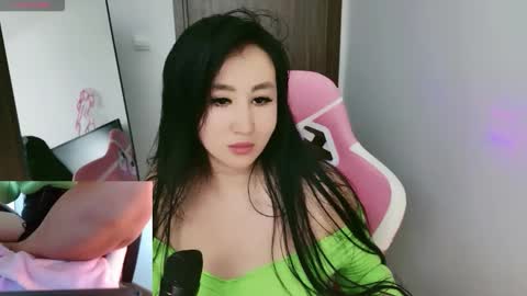 Snapshot of asianqueen777ohmi chatting on October 16, 5:43 am Rose Mingna online show from October 16, 5:43 am