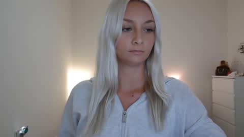 Snapshot of aspenaries chatting on October 29, 2:27 am Aspen Aries online show from October 29, 2:27 am