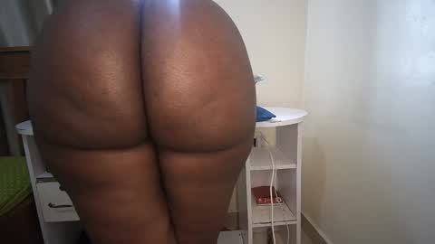 shee online show from March 3, 12:33 pm