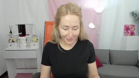 astramonroe online show from April 17, 6:15 am