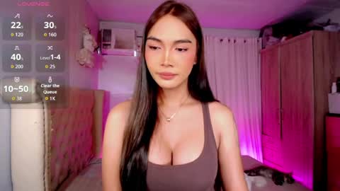 Sam online show from August 3, 11:32 pm