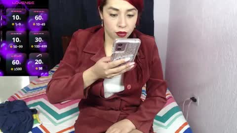 Snapshot of atena_messy chatting on December 19, 11:25 pm atena messy online show from December 19, 11:25 pm
