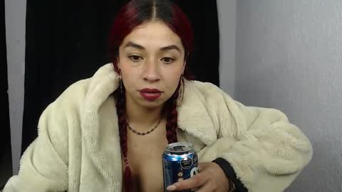 Snapshot of atena_messy chatting on December 29, 1:45 am atena messy online show from December 29, 1:45 am