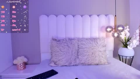 Snapshot of atenea_roberts chatting on October 6, 7:40 pm ATENEA ROBERTS Sofia online show from October 6, 7:40 pm