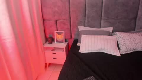 atenea velle online show from April 28, 3:54 am