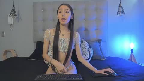 Snapshot of atheneaaa_ chatting on December 30, 3:56 pm Athenea online show from December 30, 3:56 pm